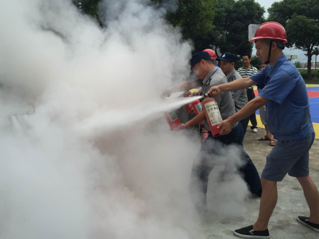 水廠(chǎng)控制電路“起火” 現(xiàn)場(chǎng)模擬演練救援