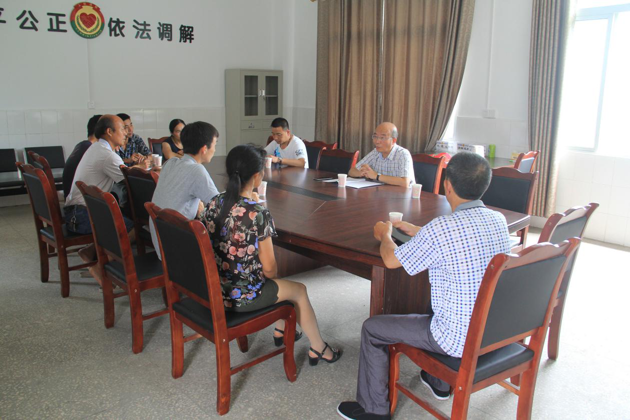 深入扶貧一線，推動“大學習、大討論、大調(diào)研”活動落地