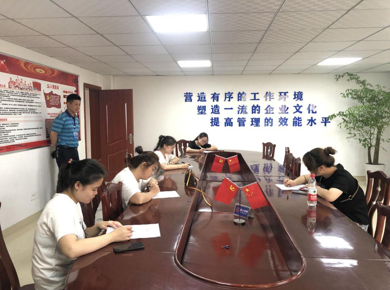 你我手牽手，爭(zhēng)做文明星