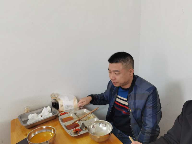 強(qiáng)監(jiān)督，重引導(dǎo)，杜絕“舌尖上的浪費”
