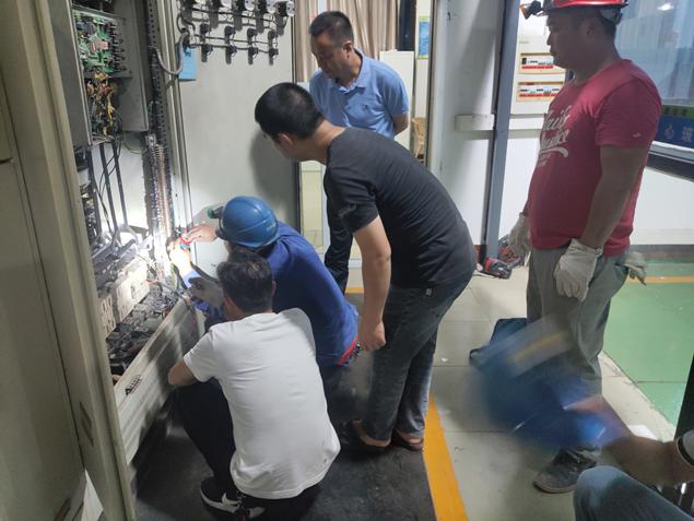 通宵奮戰(zhàn)，順利完成一水廠泵站電氣改造