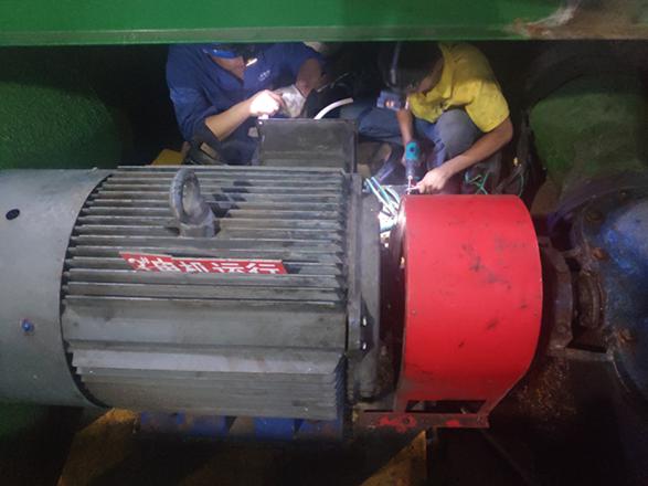 通宵奮戰(zhàn)，順利完成一水廠泵站電氣改造