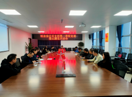 弘揚(yáng)雷鋒精神，在平凡中成就不平凡