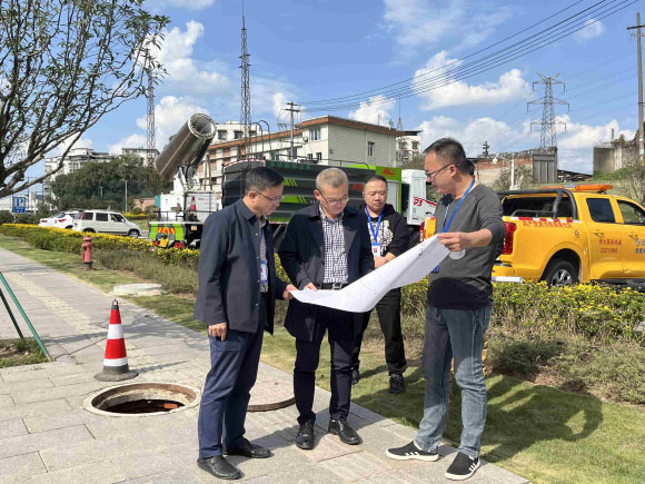 市公服集團(tuán)公司黨委副書記、總經(jīng)理譚琦調(diào)研清源水務(wù)公司供水管網(wǎng)漏損治理情況