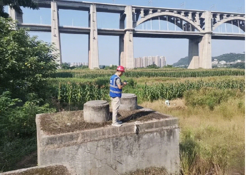 清源水務(wù)公司開(kāi)展2025年夏季沿江輸水管道專項(xiàng)巡檢維護(hù)工作